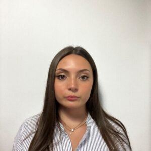 Babysitter con esperienza come animatrice, aiuto compiti e cura dei bambini - Torino