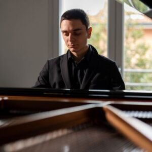Diplomato in conservatorio offre lezioni private di pianoforte a tutti i livelli ed età - Lecco